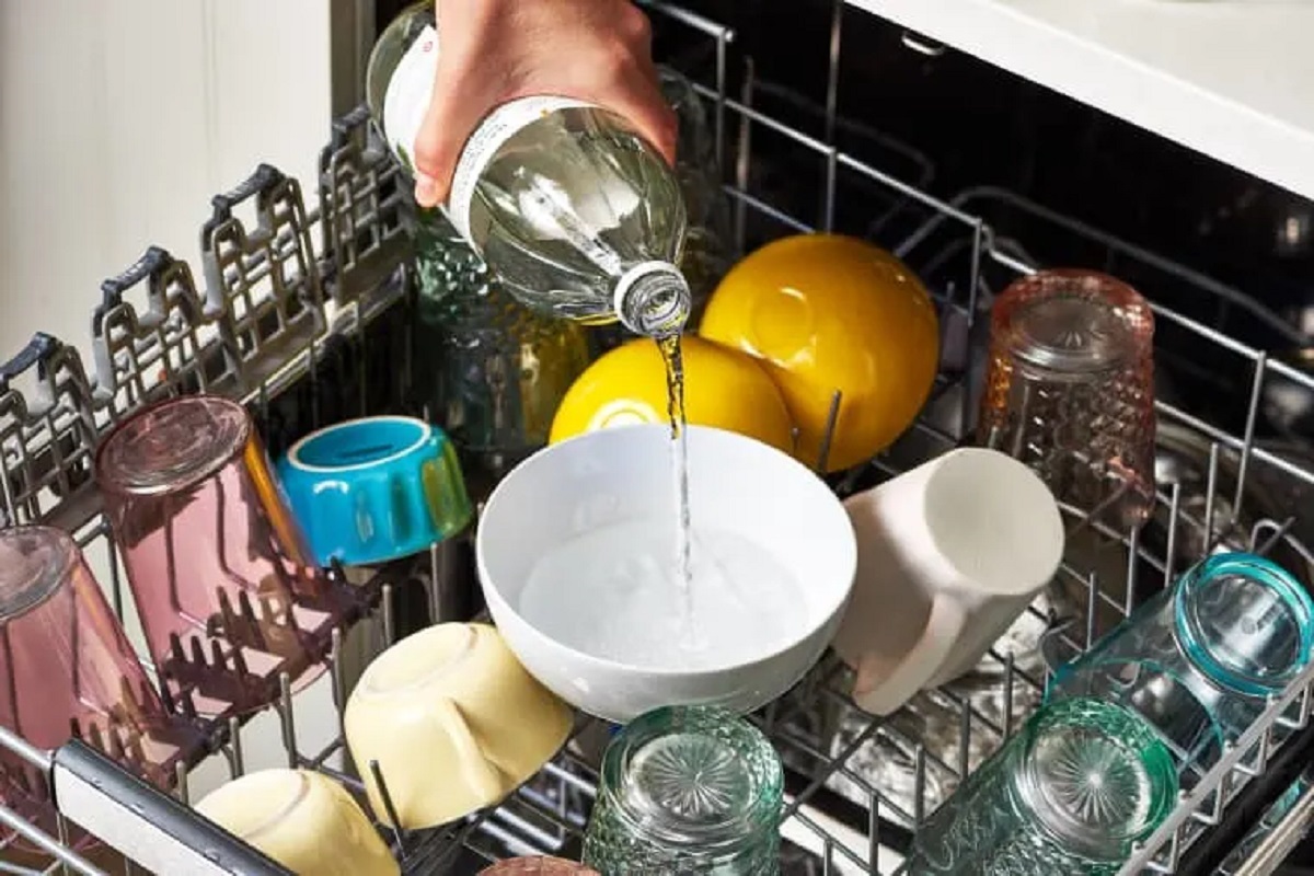 Add A Bowl Of Vinegar To Your Dishwasher