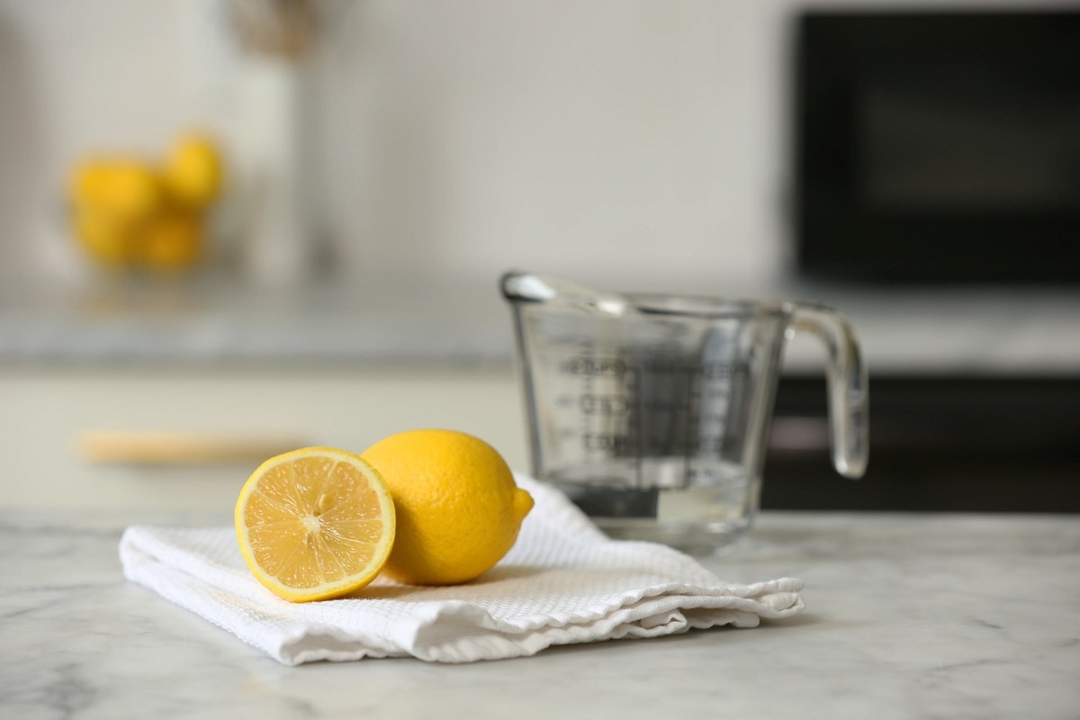 Clean Your Microwave With Lemons