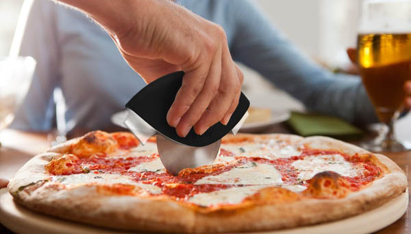 AD-Pizza-Cutters-10
