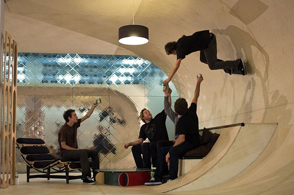 2-AD-Skateboard House, USA-02