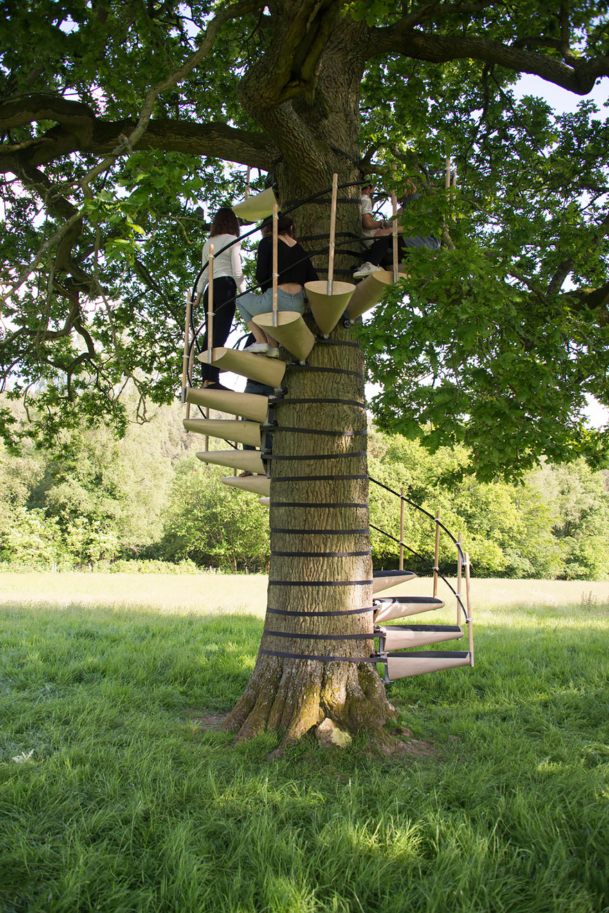 AD-Spiral-Staircases-Can-Strap-On-To-Any-Tree-02