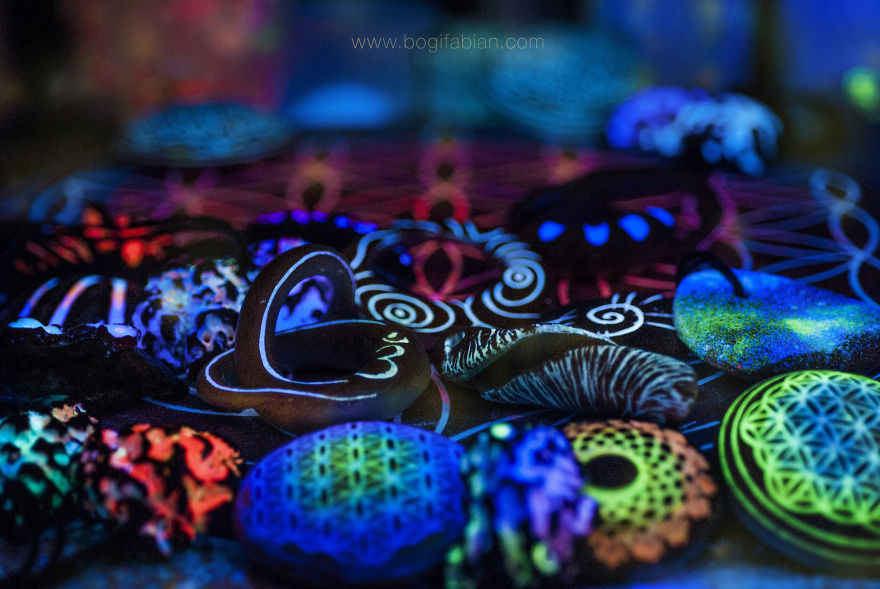 AD-Imaginary-Glowing-Ceramics-Created-by-Hungarian-Artist-Bogi-Fabian-15