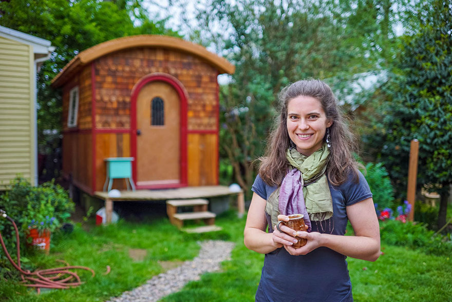 Lina’s Oregon tiny home is only 100 sq ft