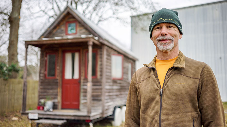 Art parks his 117 sq ft tiny home behind his rock climbing gym in Louisiana