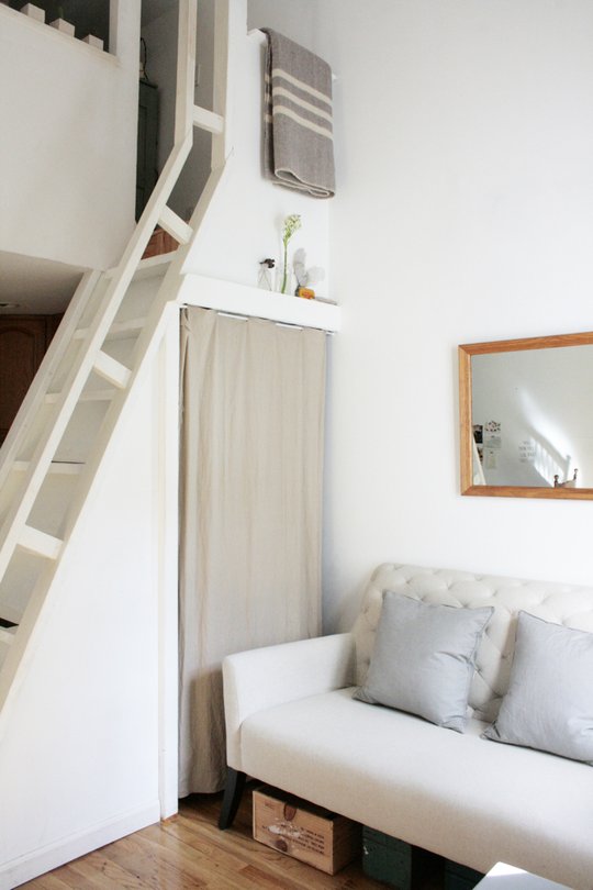 12 Tiny Apartment Design Ideas To Steal, How To Decorate A Small Room With High Ceilings