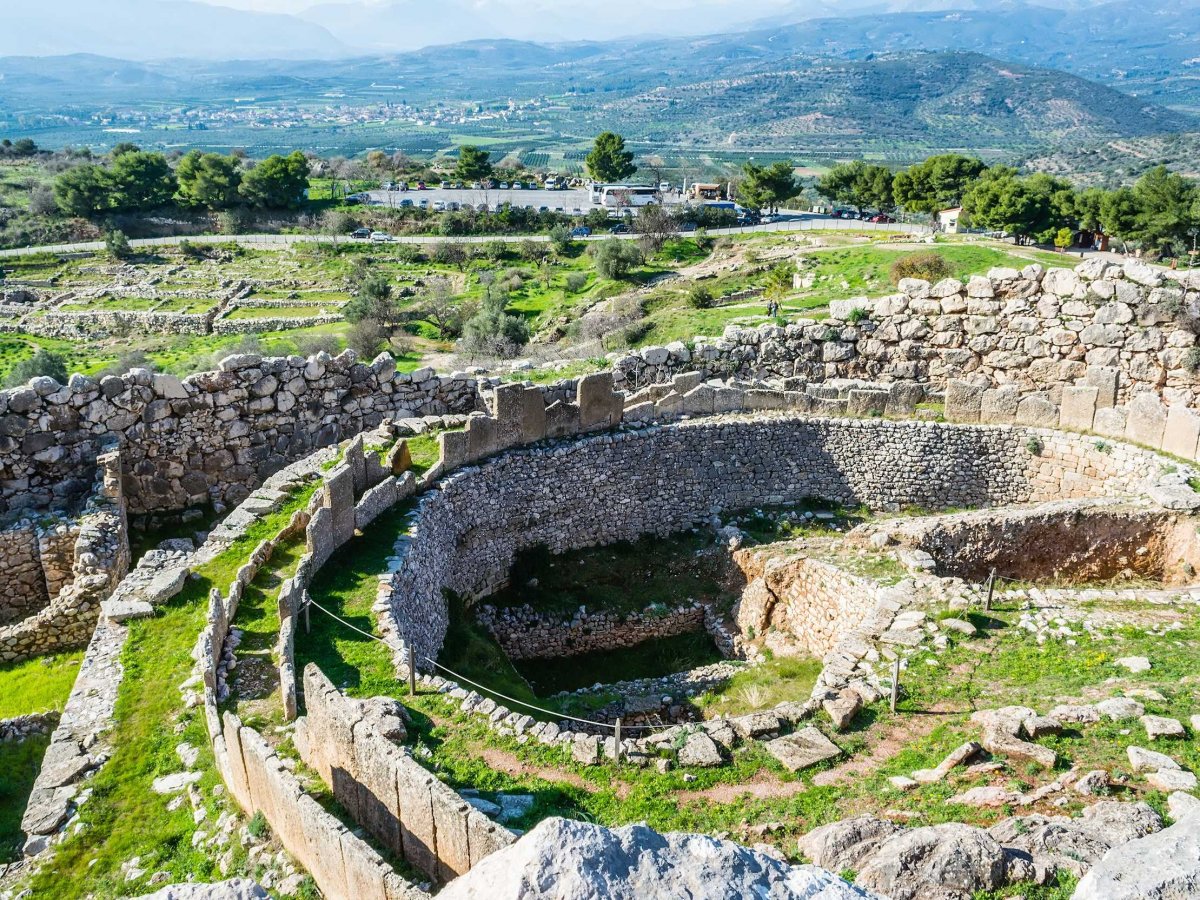 Although there were settlements in the Greek city of Mycenae during the early and middle Bronze Ages, today's palace dates back to the 14th century. Many art artifacts and objects have been found in tombs discovered in Mycenae.