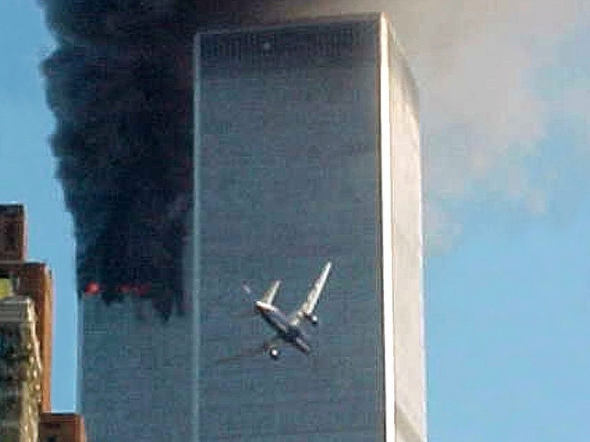 AD-Hauting-Photos-From-The-September-11-Attacks-02