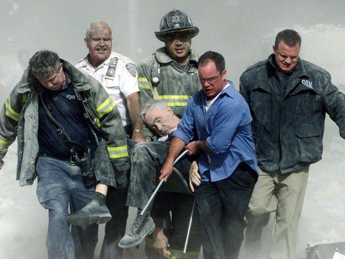 AD-Hauting-Photos-From-The-September-11-Attacks-10