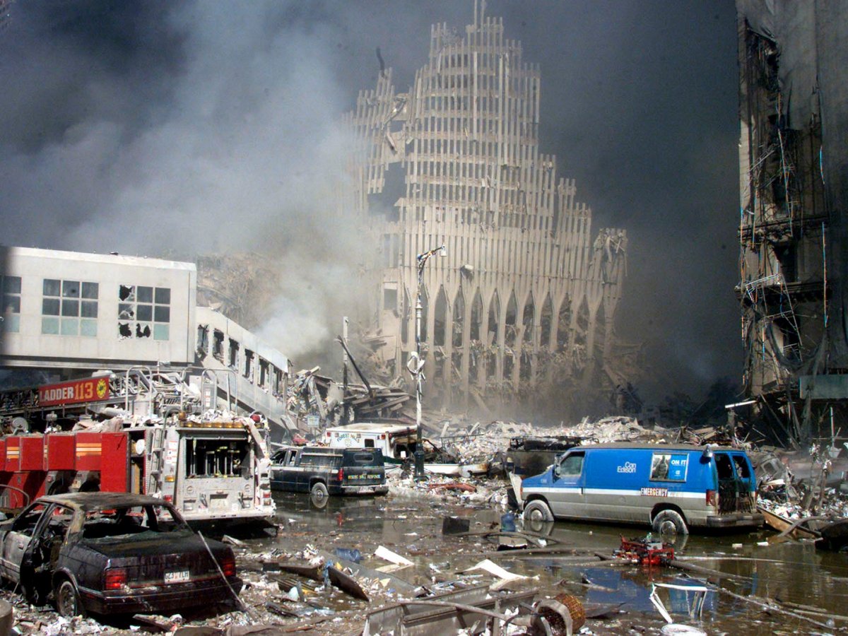 AD-Hauting-Photos-From-The-September-11-Attacks-11