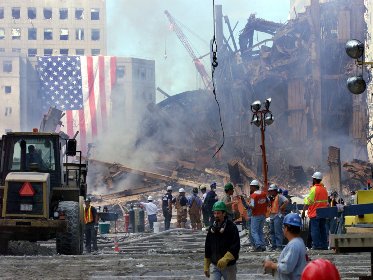 AD-Hauting-Photos-From-The-September-11-Attacks-12