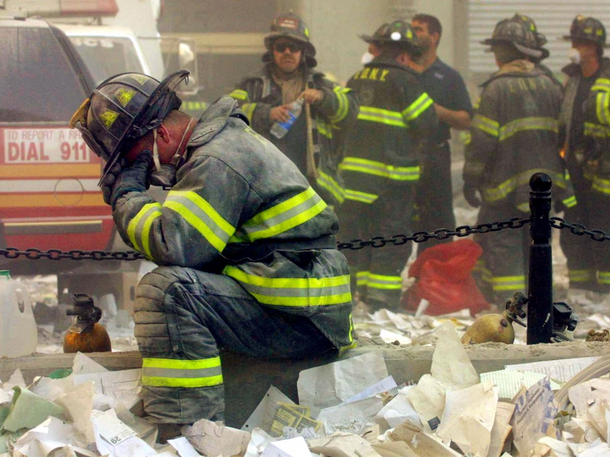 AD-Hauting-Photos-From-The-September-11-Attacks-14