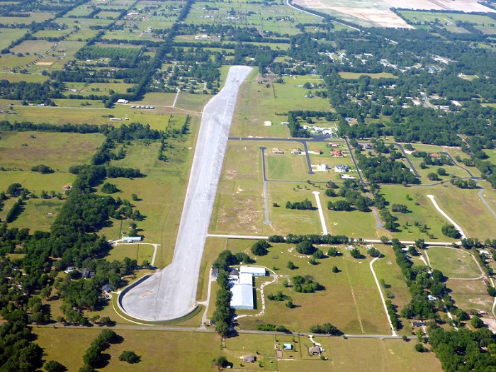 John Travolta's 9.5-acre Land with A 7,500-foot Airport Strip