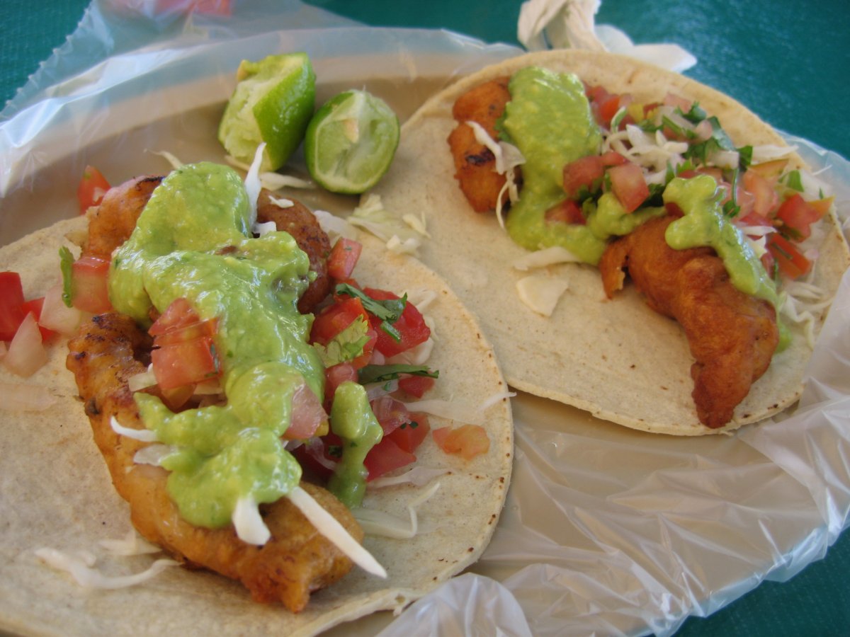 Tacos de pescado estilo baja california sur