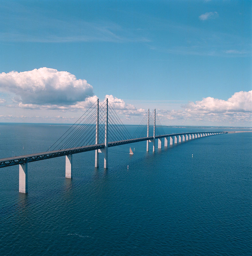 This-Amazing-Bridge-Turns-Into-An-Underwater-Tunnel-Connecting-Denmark-And-Sweden