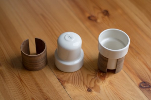 The Scandinavian design of the Tonfisk WARM Espresso cup has a lovely insulation cuff for comfortable drinking.