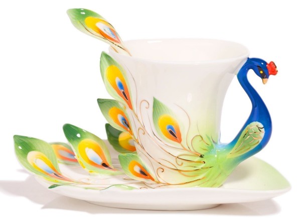 Whether you want a new coffee mug or a conversation piece, this peacock mug fits the bill.