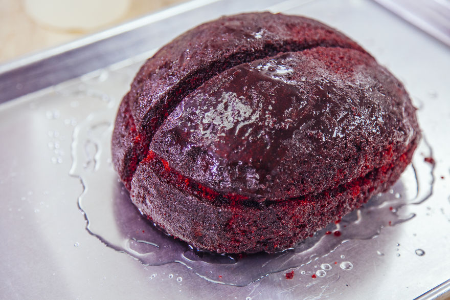 AD-I-Made-This-Red-Velvet-BRAIN-CAKE-For-The-Premiere-Of-The-WALKING-DEAD-02