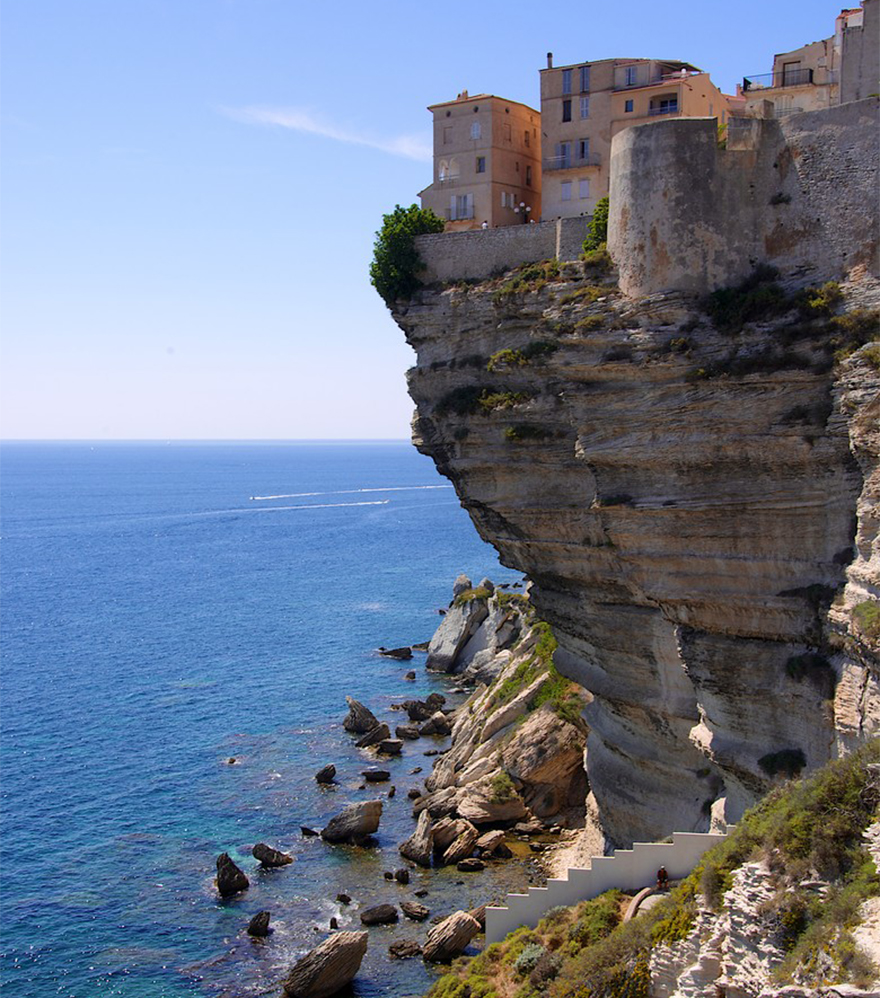 AD-The-Most-Stunning-Cliff-Side-Towns-And-Villages-18