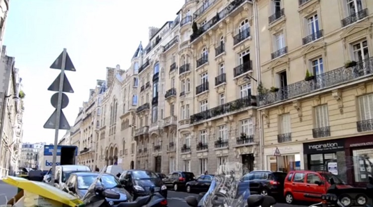 AD-Tiny-8-Sqm-Parisian-Apartment-With-Hidden-Amenities-01