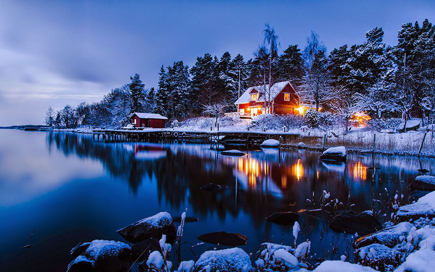 AD-Lonely-Little-Houses-Lost-In-Majestic-Winter-Scenery-05