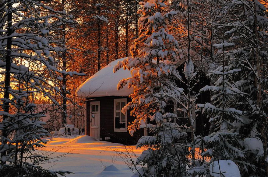 AD-Lonely-Little-Houses-Lost-In-Majestic-Winter-Scenery-06