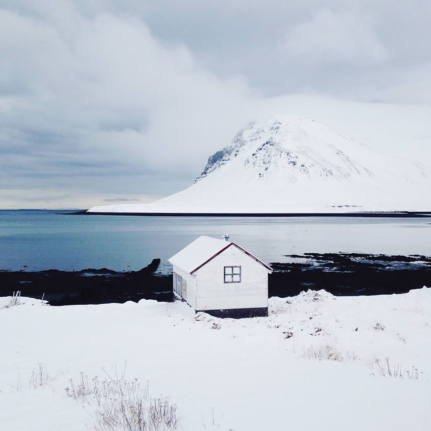 AD-Lonely-Little-Houses-Lost-In-Majestic-Winter-Scenery-36