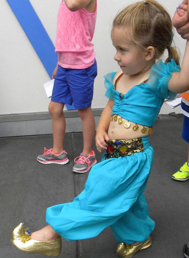 AD-Mom-Sews-Disney-Costumes-For-Her-Daughter-19