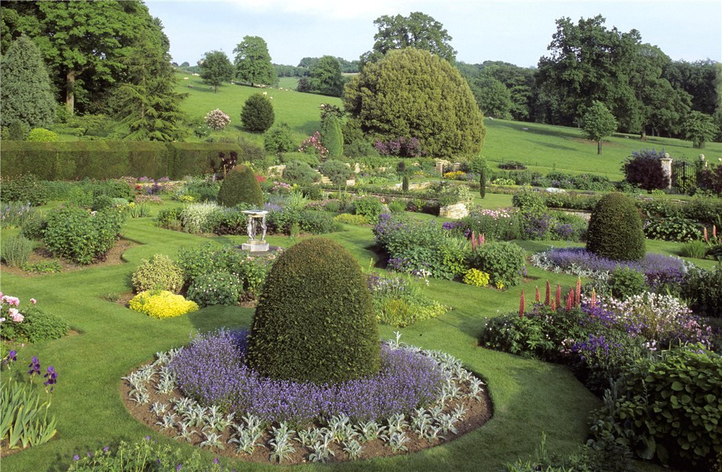 The gardens were designed by Edwin Lutyens, one of his time's most highly regarded landscape architects.