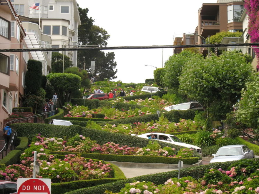 Famous Lombard Street, San Francisco, USA