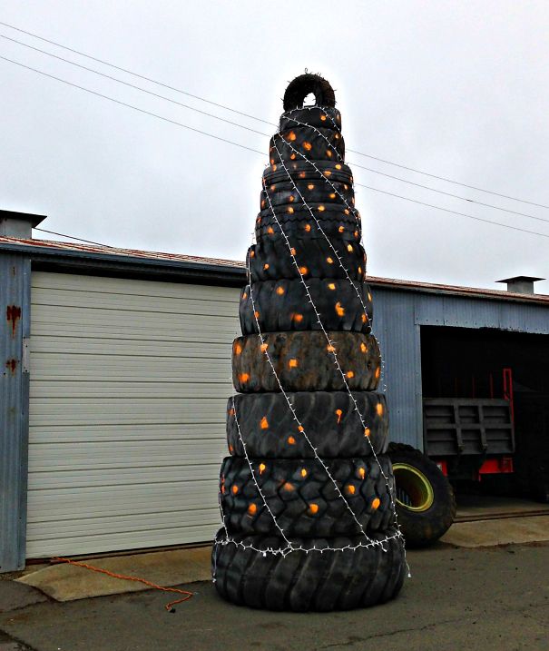 AD-100+-Of-The-Most-Creative-Christmas-Trees-Ever-43