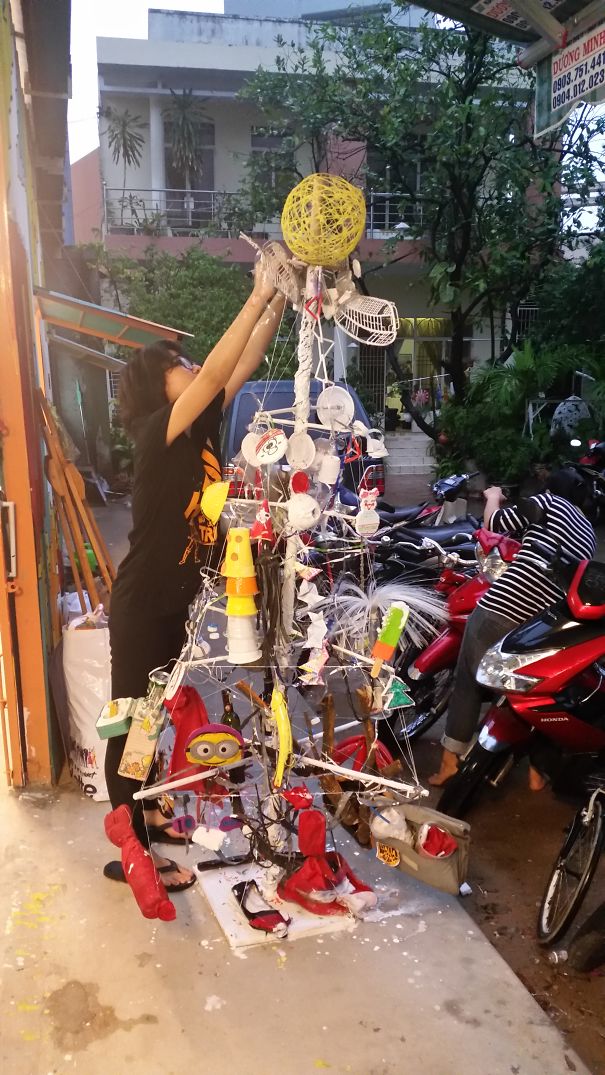 AD-100+-Of-The-Most-Creative-Christmas-Trees-Ever-46