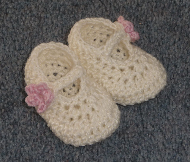 AD-Adorable-And-FREE-Crochet-Baby-Booties-Patterns-23