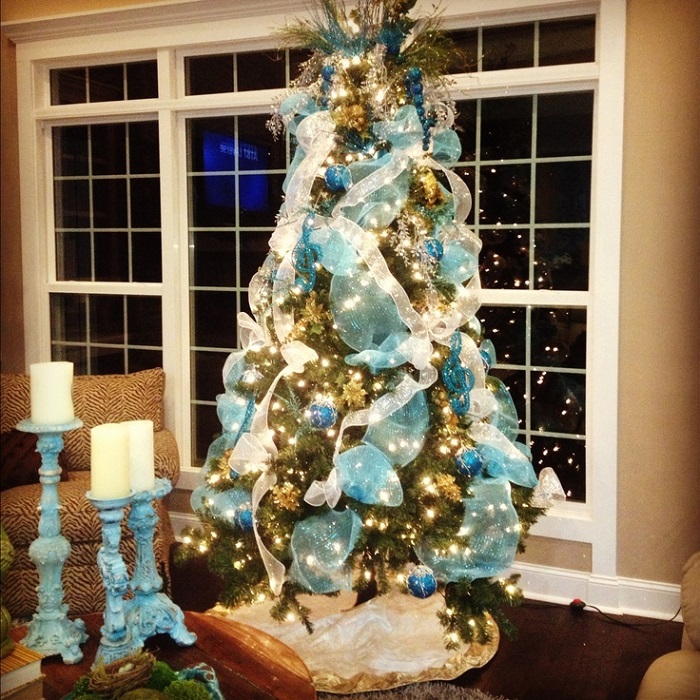 AD-Colorful-And-Sweet-Christmas-Tree-Decorating-Ideas-06