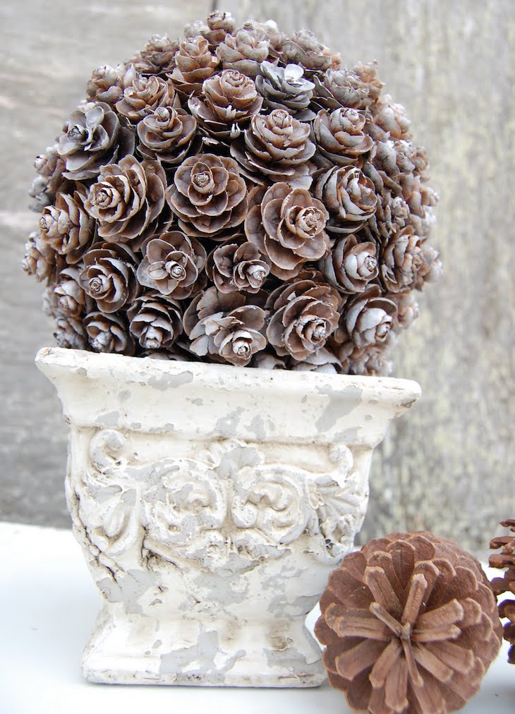 AD-Creative-Pinecone-Crafts-For-Your-Holiday-Decorations-14