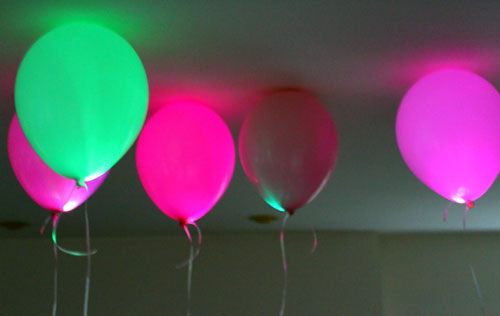AD-Fun-And-Creative-Ways-To-Use-Balloons-07