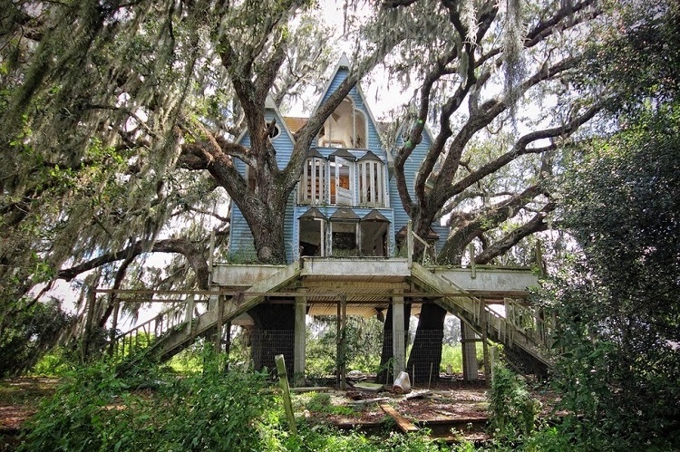 A Victorian tree house in Florida.