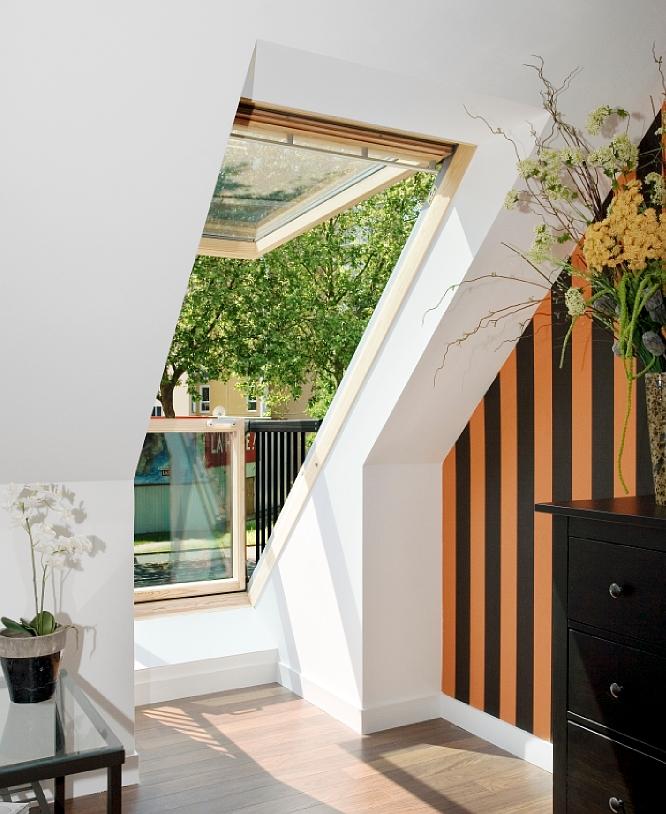 This-Roof-Window-Can-Transform-Into-A-Small-Balcony