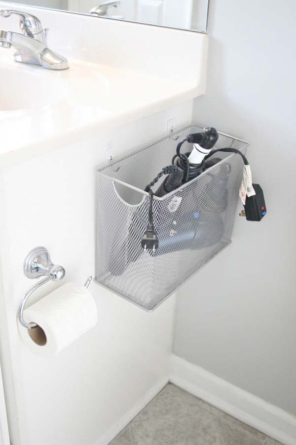 AD-Brilliant-DIY-Storage-And-Organization-Hacks-For-Small-Bathrooms-12