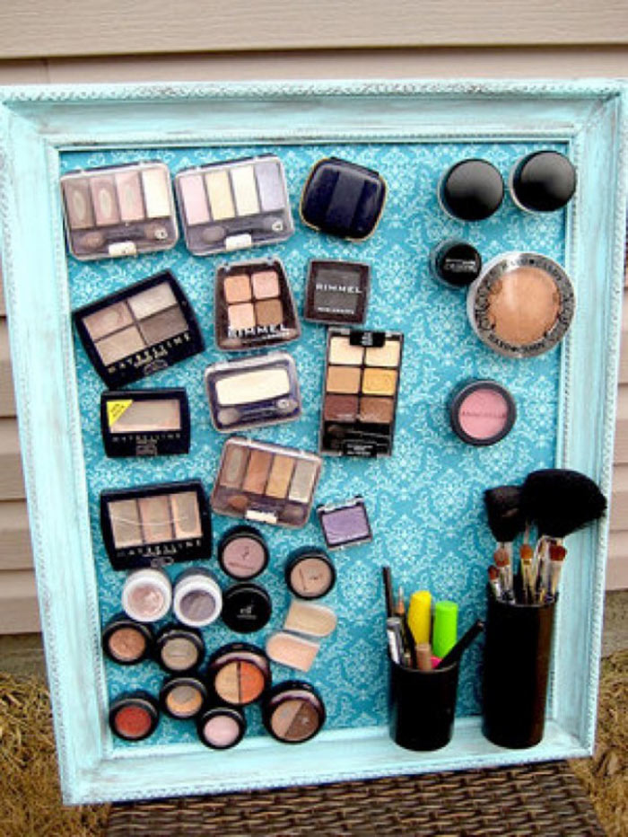 Make A Magnet Makeup Board To Keep Your Makeup Organized