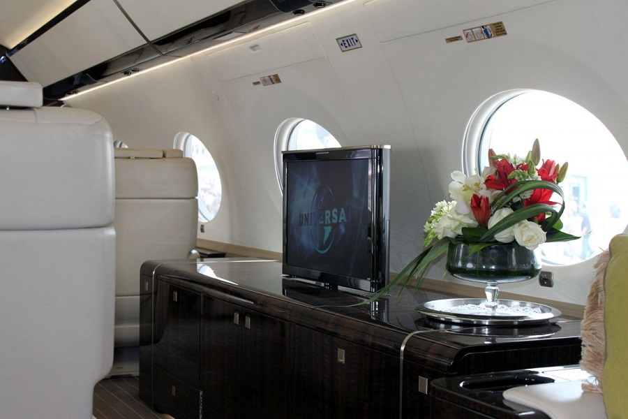 AD-Step-Inside-Rupert-Murdoch's-Luxurious-$84-Million-Private-Jet-06