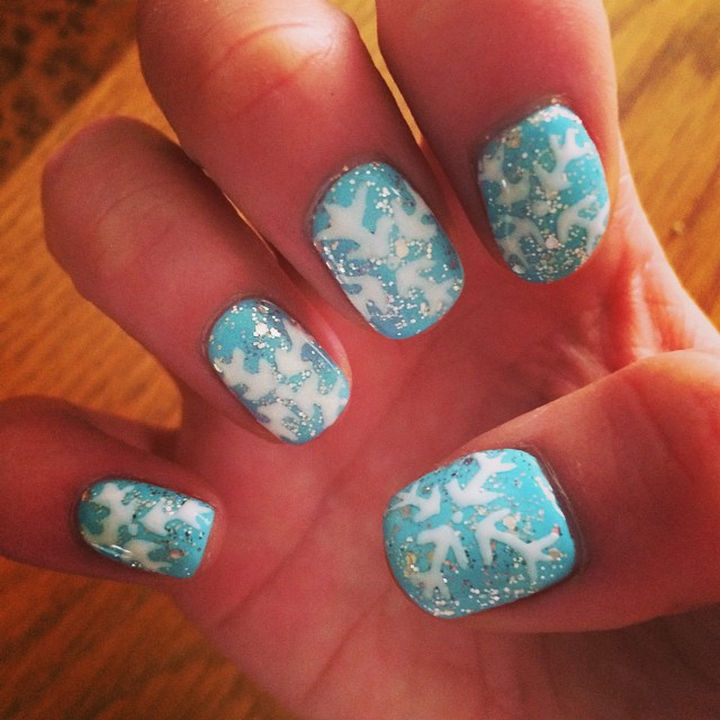 AD-Winter-Inspired-Nail-Designs-24