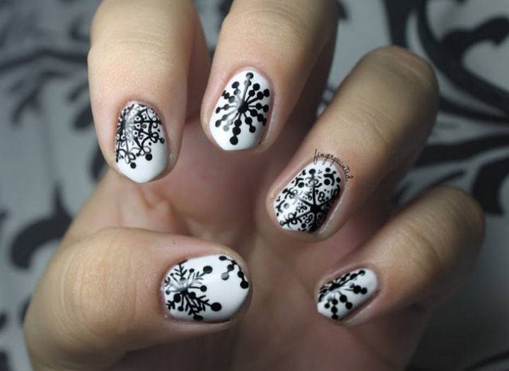 AD-Winter-Inspired-Nail-Designs-25