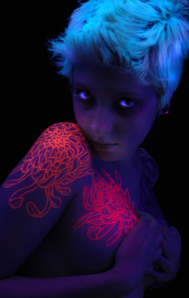 AD-Glow-In-The-Dark-Tattoos-08