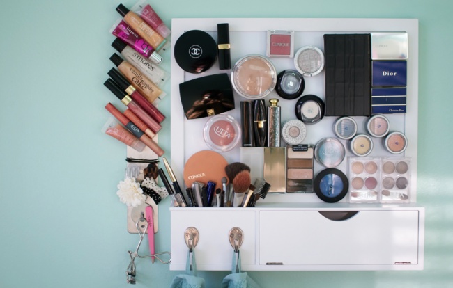 A Magnetic Cosmetics Kit