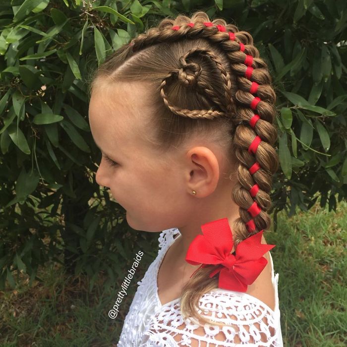AD-Mom-Braids-Unbelievably-Intricate-Hairstyles-Every-Morning-Before-School-04