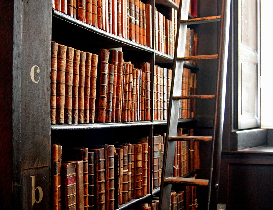 AD-Trinity-College-Long-Room-Library-Dublin-07