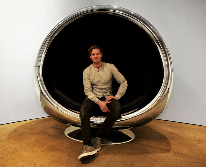 AD-Boeing-737-Jet-Engine-Chair-Cowling-Fallen-Furniture-01