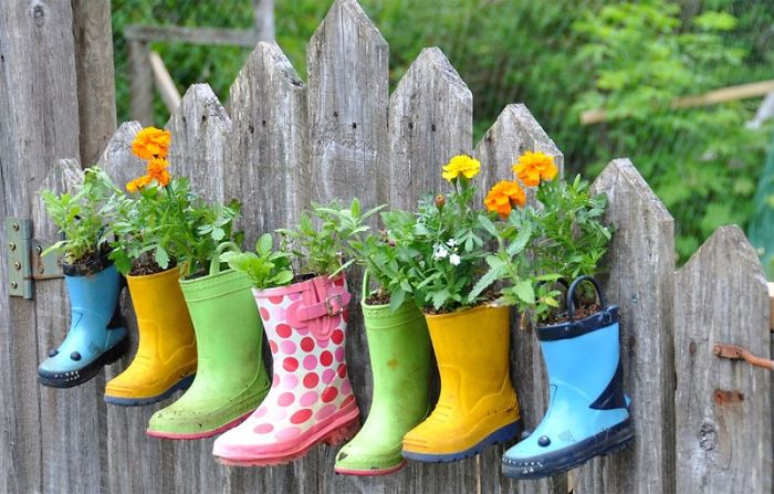 Upcycled Boot Planter Fence Décor