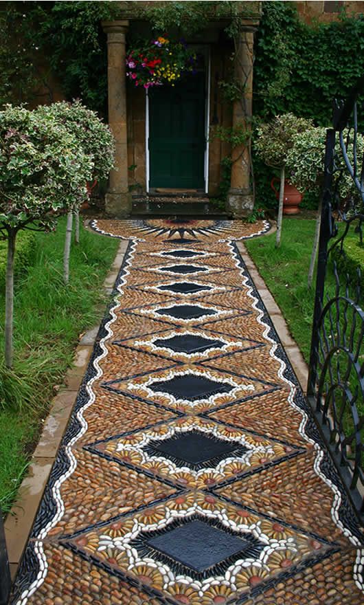 AD-Garden-Pathway-Pebble-Mosaic-Ideas-For-Your-Home-04