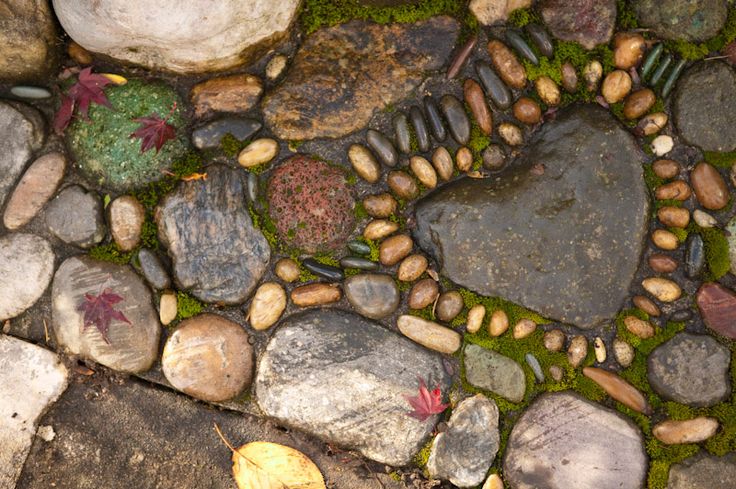 AD-Garden-Pathway-Pebble-Mosaic-Ideas-For-Your-Home-11